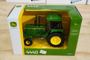 lot 67 image: Ertl John Deere 4440 Tractor 132 Scale Replica