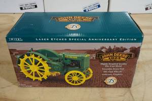 lot 72 image: Ertl John Deere 1924 Model D Tractor 116 Scale Replica