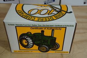 lot 73 image: John Deere Model D 116 Scale Replica