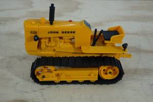 lot 105 image: John Deere 430 Yellow Crawler Tractor 116 Scale Replica