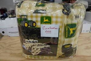 lot 108 image: John Deere Twin Comforter