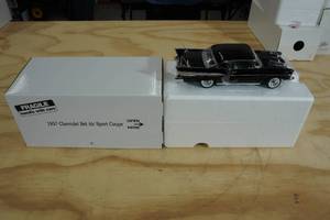 lot 114 image: Danbury Mint 1957 Chevrolet Bel Air Sport Coupe 118 Scale Replica