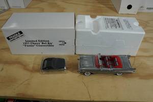 lot 116 image: Danbury Mint Limited Edition 1957 Chevy Bel Air Fuelie Convertible 118 Scale Replica