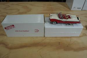 lot 122 image: Danbury Mint 1956 Ford Sunliner 118 Scale Replica