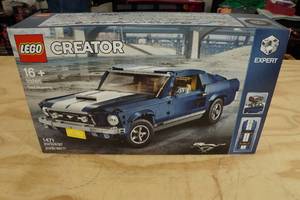Lego Creator Expert Ford Mustang 1471 Piece Building Set