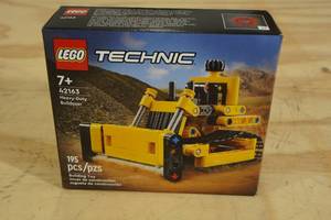lot 134 image: Lego Technic Heavy Duty Bulldozer 195 Piece Building Set