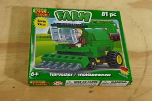 lot 136 image: Best Lock Farm Harvester 81 Piece Building Set