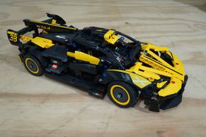 lot 137 image: Lego Technic Bugatti Bolide 905 Piece Building Set
