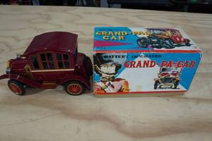 lot 146 image: Battery Operated Grand-Pa Car