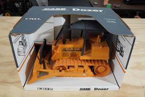 lot 149 image: Ertl Case Dozer 116 Scale Replica