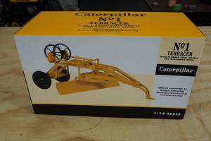 lot 150 image: Caterpillar No 1 Terracer with Flanged Steel Wheels and Gooseneck Hitch 116 Scale Replica
