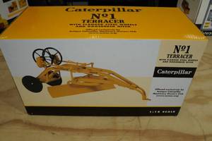 lot 158 image: Caterpillar No 1 Terracer with Flanged Steel Wheels and Gooseneck Hitch 116 Scale Replica