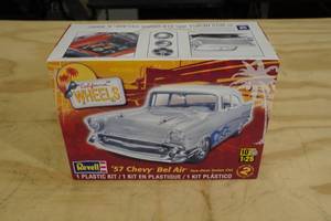 lot 168 image: Revell 57 Chevy Bel Air 125 Scale Replica Plastic Kit