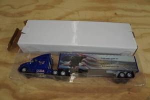 lot 186 image: Semi and Trailer 118 Scale Truckers Prayer Replica