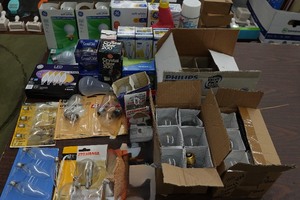 lot 396 image: Large Assortment of Light Bulbs