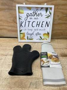 lot 107 image: Lot of Kitchen Items