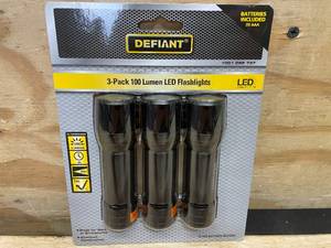 lot 44 image: Defiant 3-Pack 100 Lumen LED Flashlights