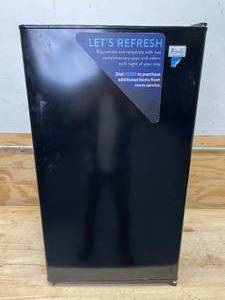 lot 124 image: Avanti Mini-Refrigerator Model # RM3316B