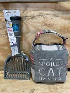 lot 128 image: Deluxe Kitty Litter Scooper and A spoiled cat lives here Decoration