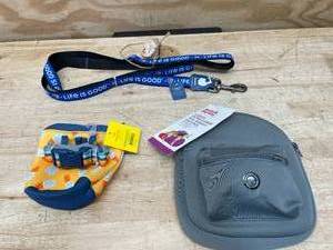 lot 127 image: Dog Leash, Treat Bag and Backpack for Dogs