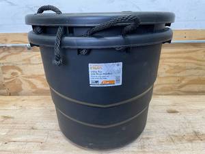 lot 147 image: Lot of 2 - HDX 21 Gallon Utility Tub with Rope Handles