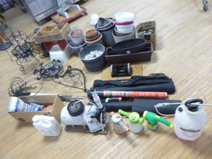lot 13 image: Large Lot of Gardening Items
