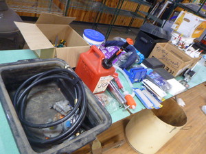 lot 18 image: Garage Items