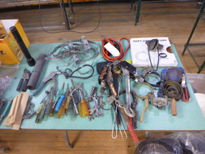 lot 21 image: Garage Items