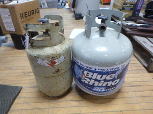 lot 32 image: 2 LP Tanks