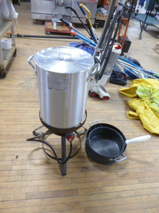lot 62 image: LP Turkey Fryer