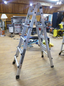 lot 64 image: Franklin 17 Multi-Task Ladder