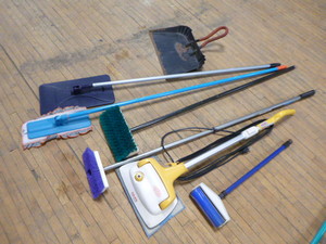 lot 115 image: Floor Cleaning Items