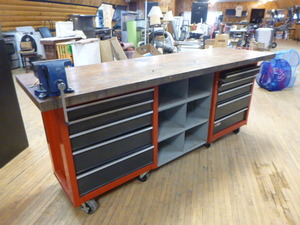 lot 121 image: Craftsman Tool Chest Work Bench with Vise