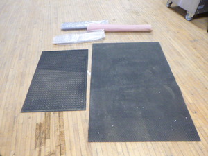 lot 122 image: Garage Floor Mats
