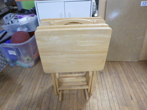 lot 128 image: 4 Wooden TV Trays in Stand