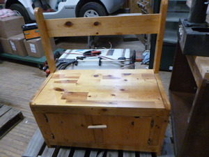 lot 129 image: Wooden Entry BenchToy Box