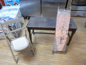 lot 130 image: 3 Vintage Pieces