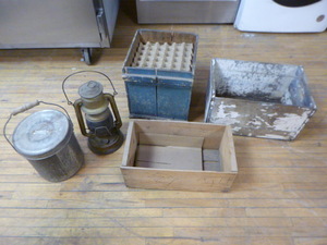 lot 131 image: 5 Vintage Pieces