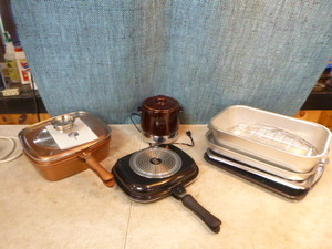 lot 138 image: Kitchen Cookware