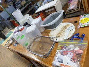 lot 139 image: Kitchen Items