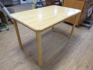 lot 140 image: Dinette Table