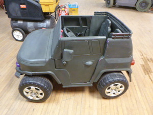 lot 147 image: Childs Electric Ride-On