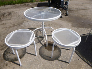 lot 157 image: Patio Furniture