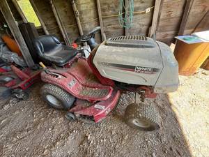 lot 15 image: White LT542H Hydrostatic 19.5HP 42 Cut Riding Mower