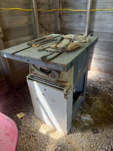 lot 17 image: RockwellDelta 10 Tilting Arbor Saw