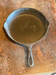 lot 147 image: Griswold Cast Iron Skillet 8