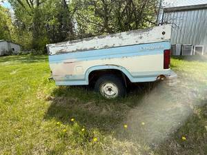 lot 8 image: Pickup Box Trailer