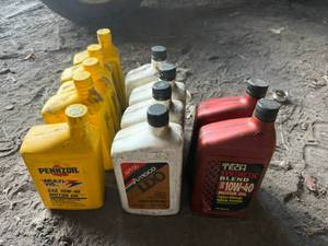 lot 39 image: 11 Quarts 10W40 Oil