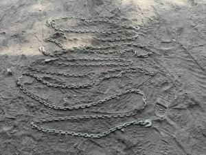 lot 43 image: Pair of Chains