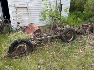 lot 66 image: Vehicle Frame & Farm Implement